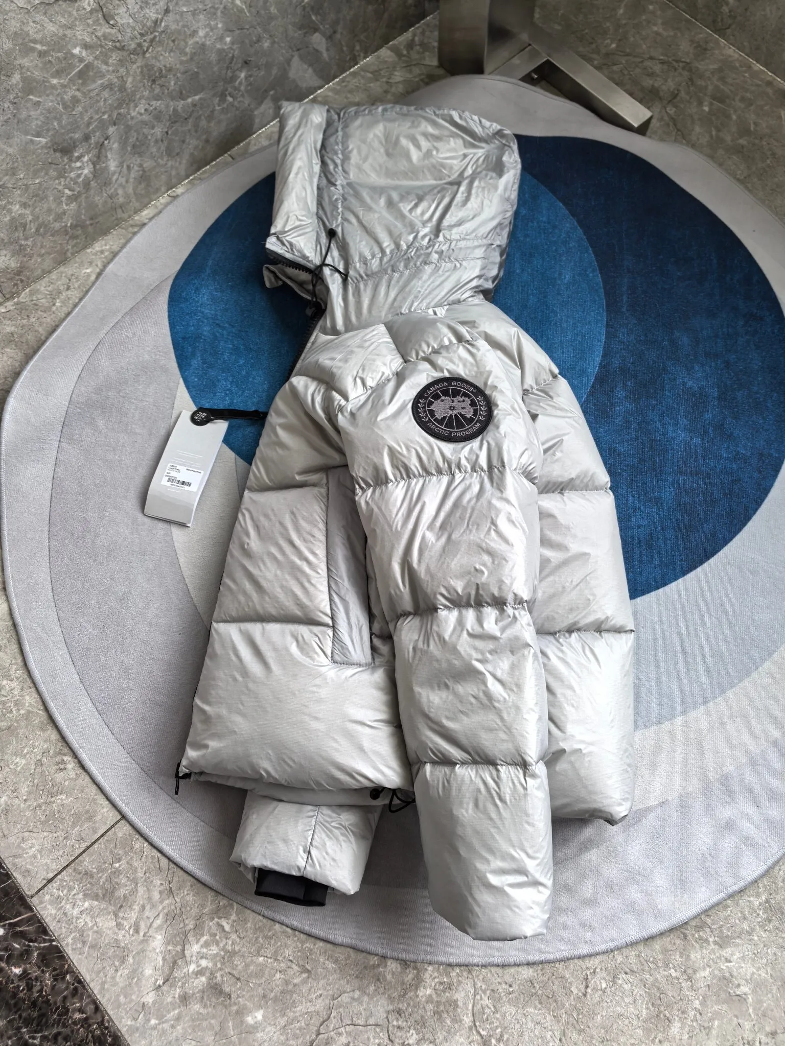 P760 2252M Crofton Puffer Unisex Jacket Down Jacket. Color: gray black label. Size: S M L XL XXL.